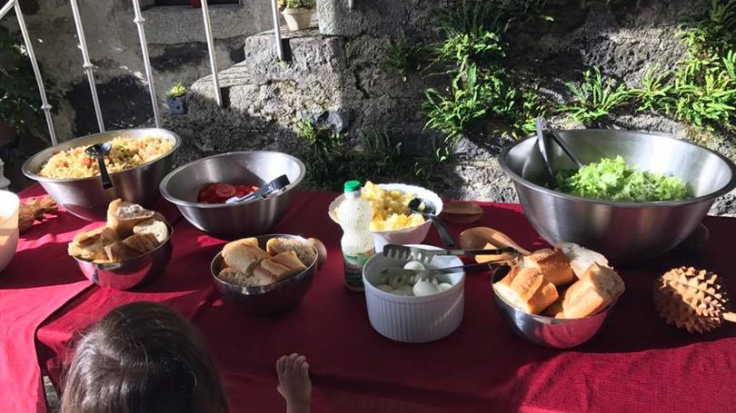 Repas prepare par les proprietaires du camping Clos de Banes pres de Laguiole