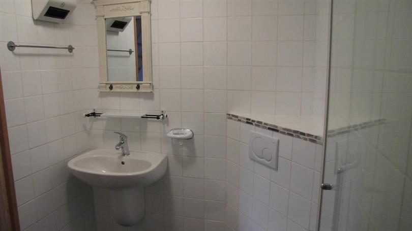 Toilettes Chambre quadruple pres de Rodez - Clos de Banes