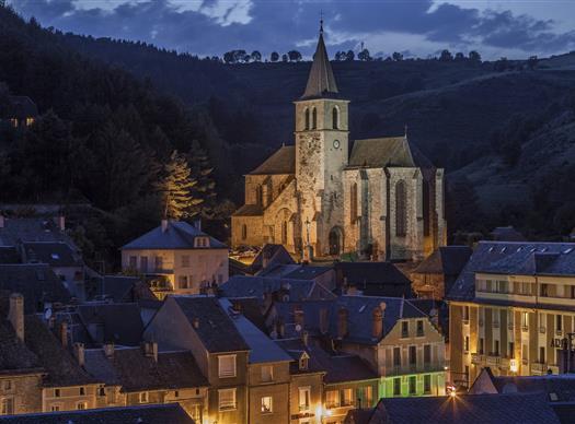 Chaudes Aigues de nuit proche du Clos de Banes en Aveyron