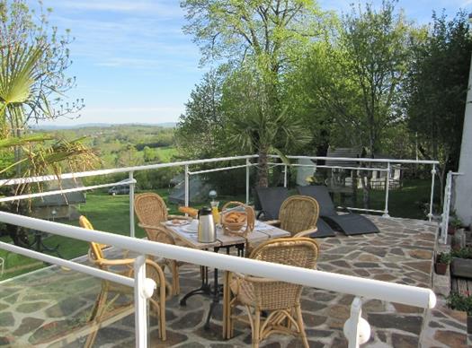 Terrasse avec vue sur l'Aveyron - Clos de Banes