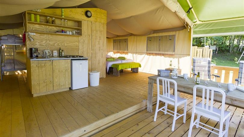 Entree des tentes safari comfort a Argences en Aubrac - Clos de Banes
