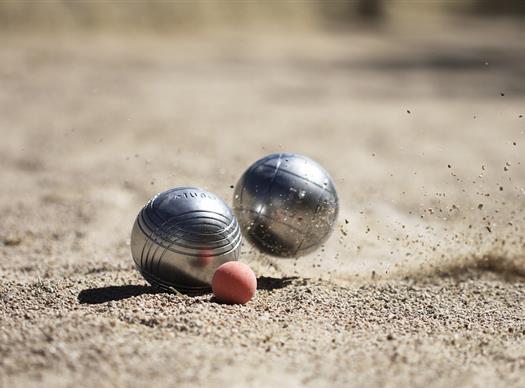 Partie de petanque au Clos de Banes entre Rodez et Aurillac