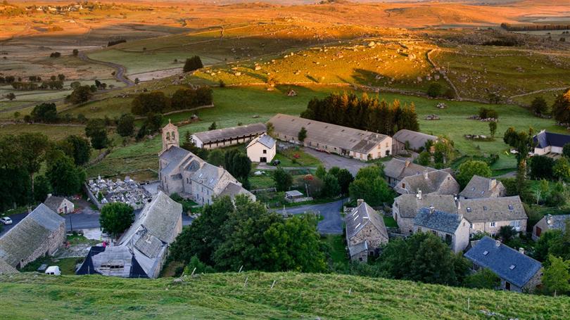 Village de Marchastel dans l'Aubrac - Clos de Banes