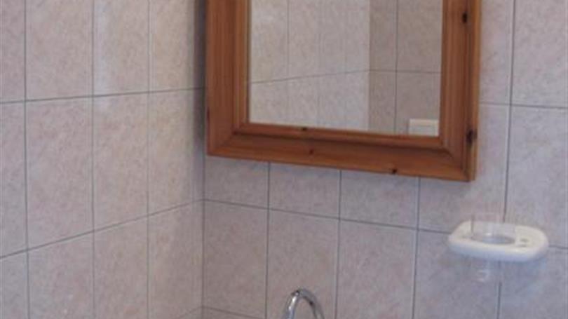 Toilettes chambre double avec lit superposes - Clos de Banes