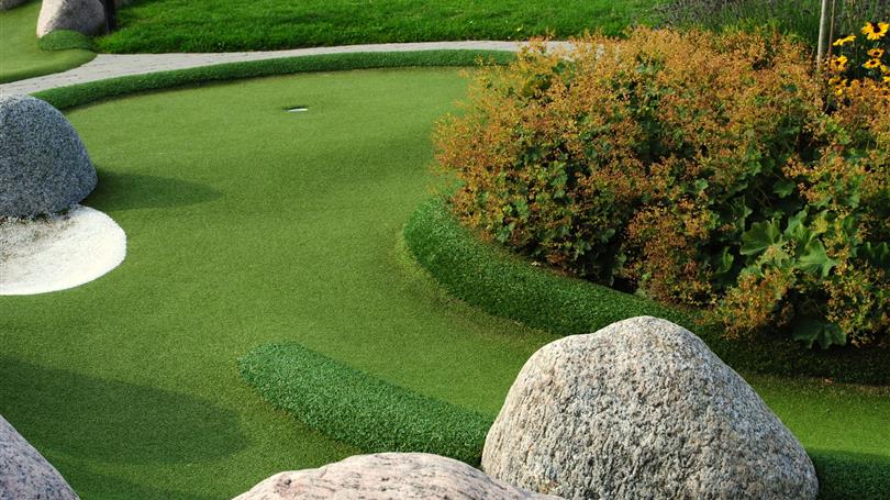 Mini golf pres de St genevieve sur argences en Aveyron - Clos de Banes