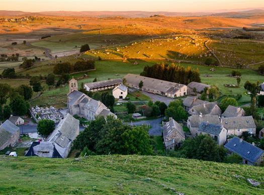 Village de Marchastel dans l'Aubrac pres du Clos de Banes