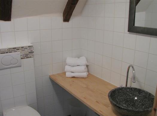 Toilettes et lavabo - Clos de Banes