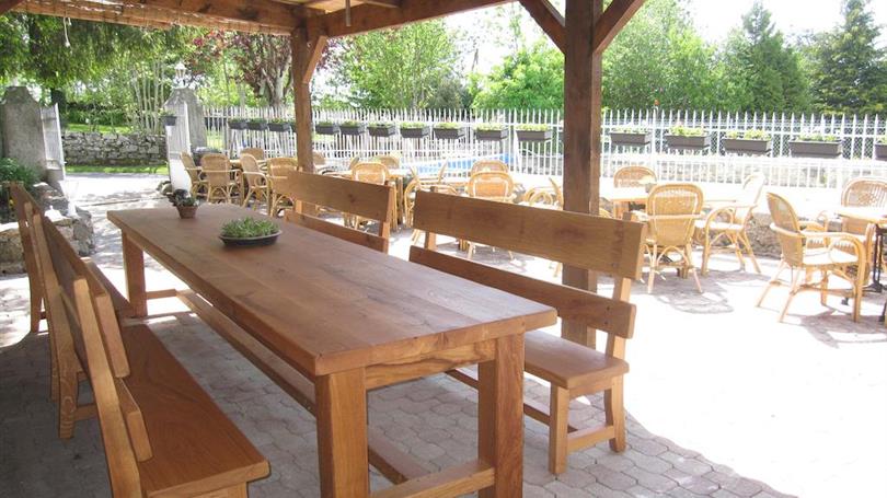 Terrasse couverte au Clos de Banes