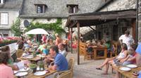 Terrasse pleine au Clos de Banes