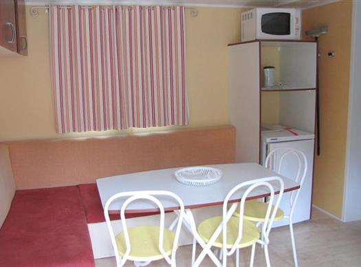 Salle a manger mobil home - Clos de Banes