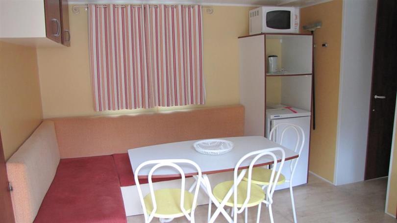 Salle a manger mobil home - Clos de Banes