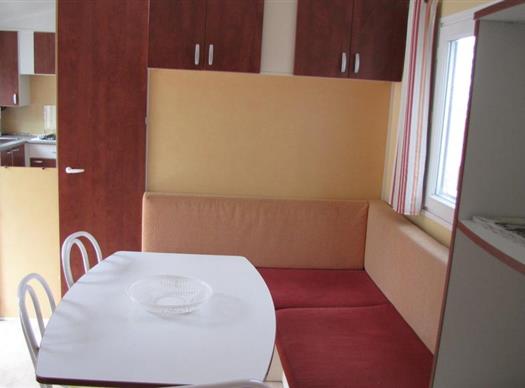 Salle a manger mobil home - Clos de Banes