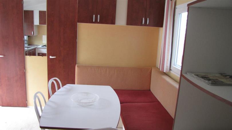 Salle a manger mobil home - Clos de Banes
