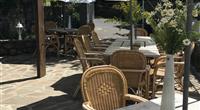 Terrasse avec parasol - Clos de Banes