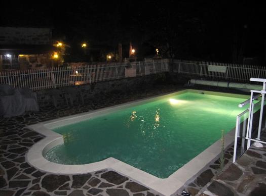 Piscine eclaire de nuit - Clos de Banes
