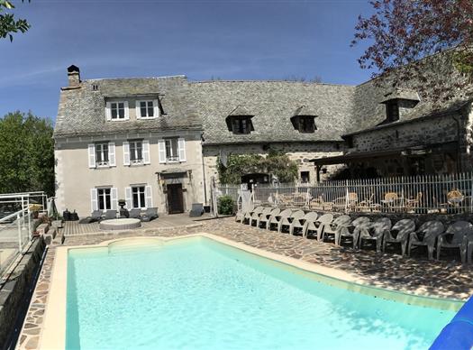 Piscine ensoleillé - Clos de Banes