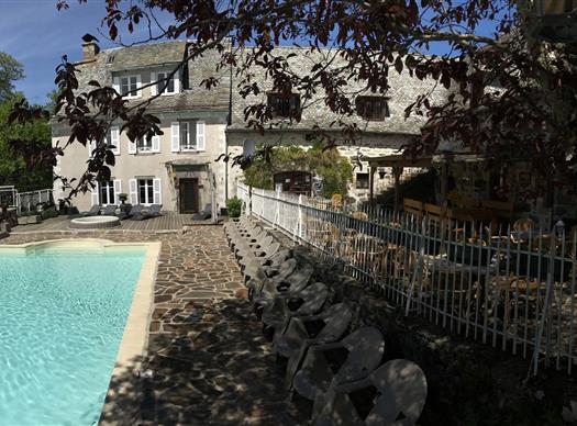 Piscine du camping Clos de Banes