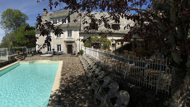 Piscine du camping Clos de Banes