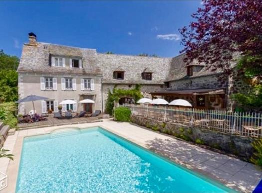Piscine ensoleillé - Clos de Banes