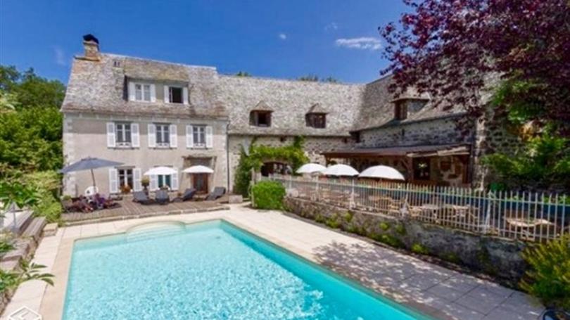Piscine ensoleillé - Clos de Banes