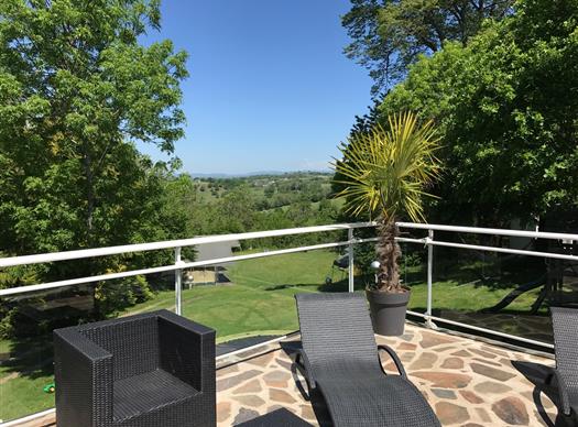 Vue sur l'Aveyron de la piscine  - Clos de Banes