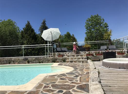 Piscine ensoleillé - Clos de Banes
